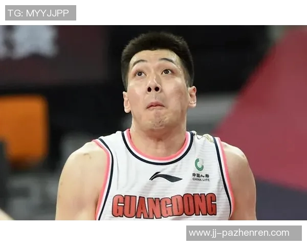 任骏飞兄弟甜蜜订婚，空姐女友温柔牵手引热议——网友以为二飞要结婚了？