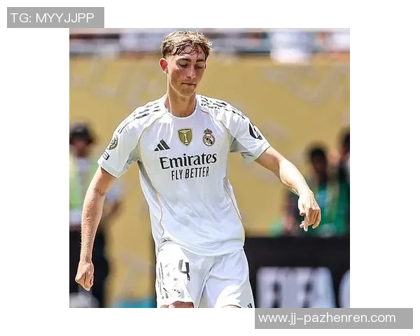 自2008年的马塞洛以来，赫伊森是西甲被罚下最年轻的皇马球员